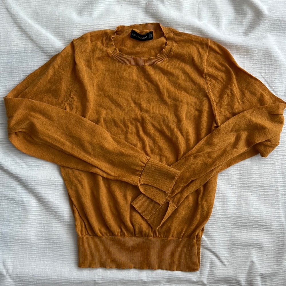Zara Knit Sweater. FITS LIKE A SMALL OR XSMALL